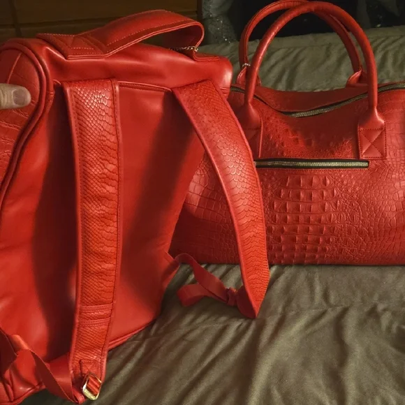 Elegant Red Travel Bag Set By Tote And Carry - Picture 13 of 16